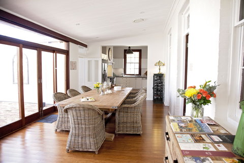 Cawarra On The Park - ACT Tourism 1