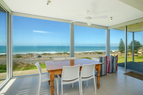 Chiton On The Rocks - Breathtaking Panoramic Coastal Views - ACT Tourism 0