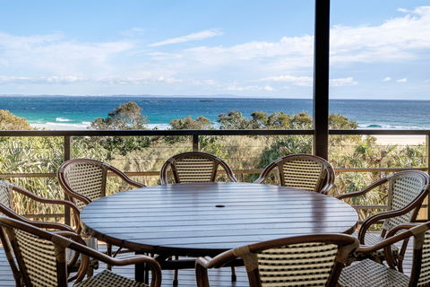 Claytons On Cylinder Beach Front Apartments - ACT Tourism 2