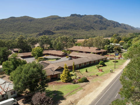 Country Plaza Halls Gap - ACT Tourism 1