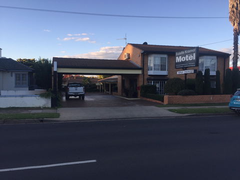 Estelle Kramer Motel - ACT Tourism 0
