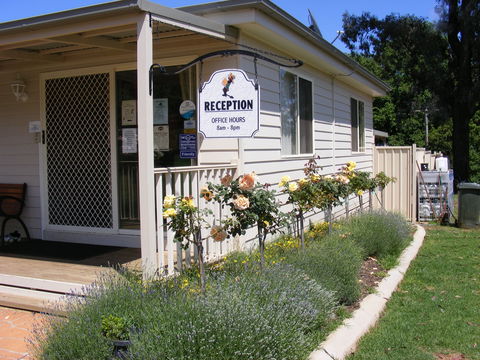 Fossickers' Tourist Park - ACT Tourism 0