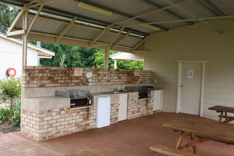 Fossickers' Tourist Park - ACT Tourism 1