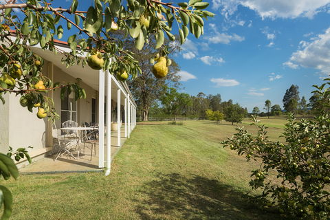 Hillcrest House - ACT Tourism 0