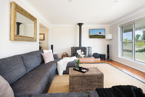 Hillcrest House - ACT Tourism 1