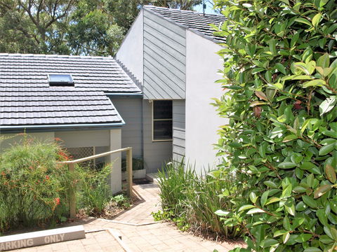 Hyams Beach Holiday Apartment - ACT Tourism 0