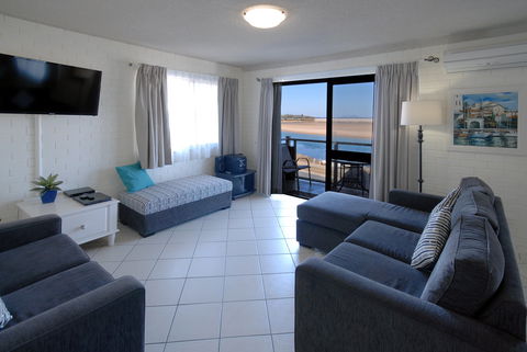 Marcel Towers Holiday Apartments - ACT Tourism 1