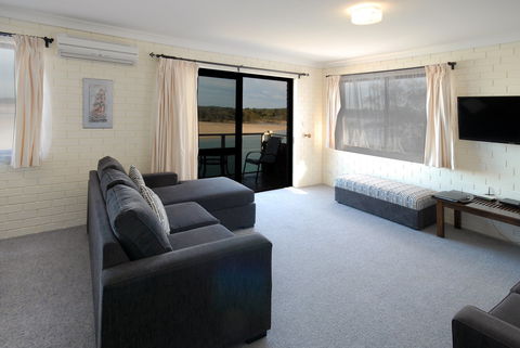Marcel Towers Holiday Apartments - ACT Tourism 2