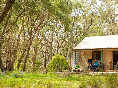 Mount Lofty Cottage YHA - ACT Tourism 1