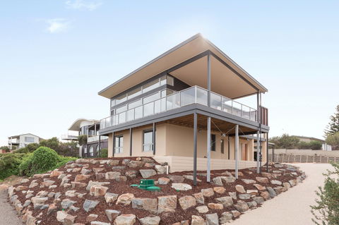 Neighbour Avenue - ACT Tourism 0