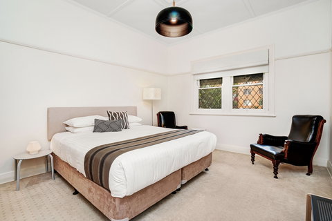 Newcastle Executive Homes - Cooks Hill Cottage - ACT Tourism 1