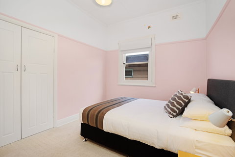 Newcastle Executive Homes - Cooks Hill Cottage - ACT Tourism 2