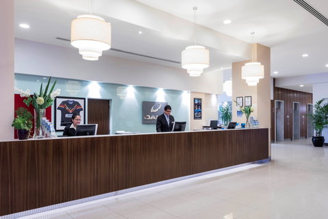 Oaks Glenelg Plaza Pier Suites - ACT Tourism 1