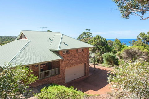 Ocean House - ACT Tourism 0