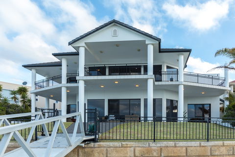 Port Lincoln Marina Luxury Escape - ACT Tourism 1