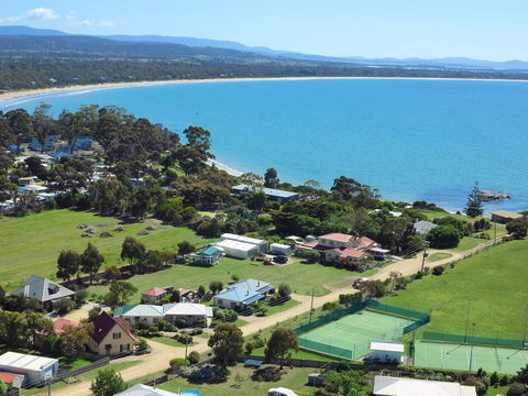 Swansea Cottages & Motel Suites - ACT Tourism 0