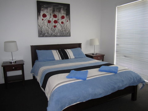 The Waterfront Dolphin - ACT Tourism 2