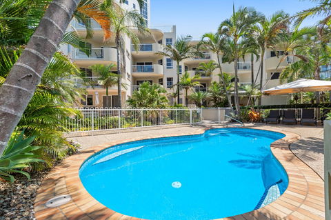 The Burlington Holiday Apartments - ACT Tourism 0