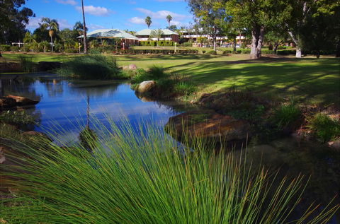 The Retreat At Wisemans - ACT Tourism 1