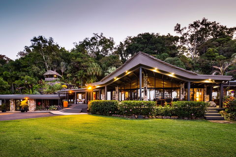 Trinity Beach Palace - ACT Tourism 1