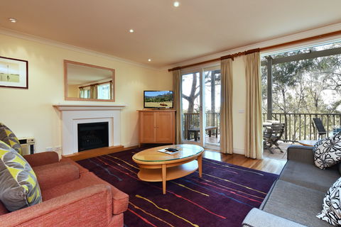 Villa Chambourcin - ACT Tourism 1