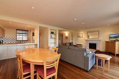Villa Chambourcin - ACT Tourism 2
