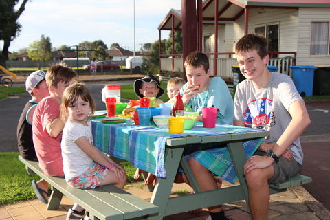 Warrnambool Holiday Park And Motel - ACT Tourism 0