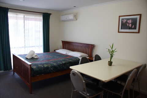 Warrnambool Holiday Park And Motel - ACT Tourism 1