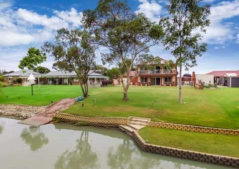 Windy's At Wellington - ACT Tourism 1