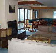 Trackers Mountain Lodge - ACT Tourism