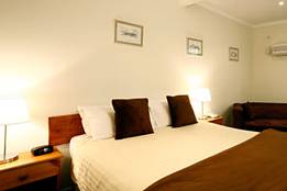 Best Western New Crossing Place Motel - ACT Tourism 1