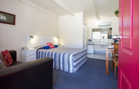 Wattle Motel - ACT Tourism 1