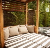 Lake House - ACT Tourism