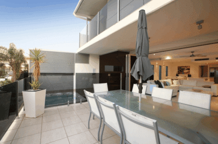 Alex Beach House - ACT Tourism 1