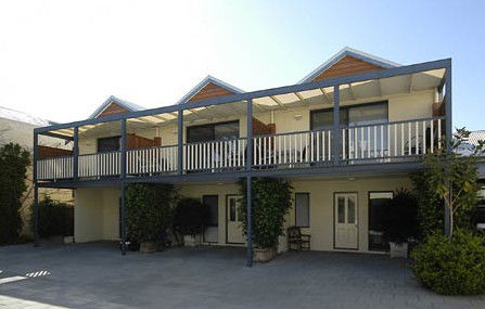 Freo Mews Executive Apartments - ACT Tourism 0
