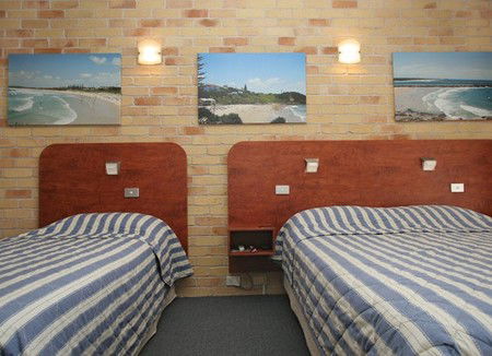 Yamba Beach Motel - ACT Tourism 4