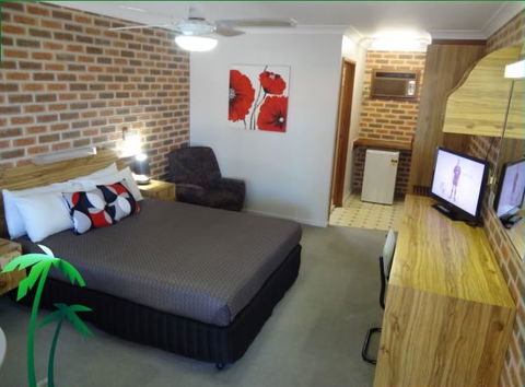 The Palms Motel - ACT Tourism 1