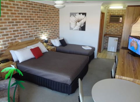 The Palms Motel - ACT Tourism 3