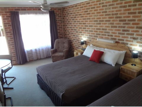 The Palms Motel - ACT Tourism 4