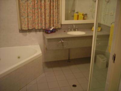 Monarch Motel Hotel - ACT Tourism 6