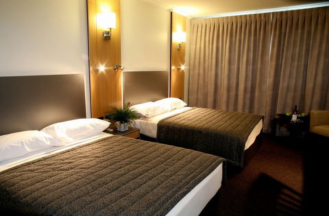 Metro Hotel Ipswich International - ACT Tourism 1