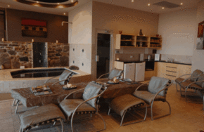 Breathtaker On High Spa Retreat - ACT Tourism 1