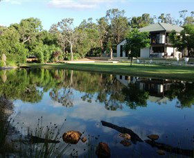 Lake House Gallery - ACT Tourism 0