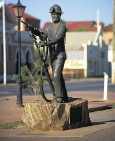 Miners Monument - ACT Tourism 0