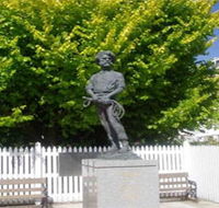 Alexander Cameron Statue - ACT Tourism