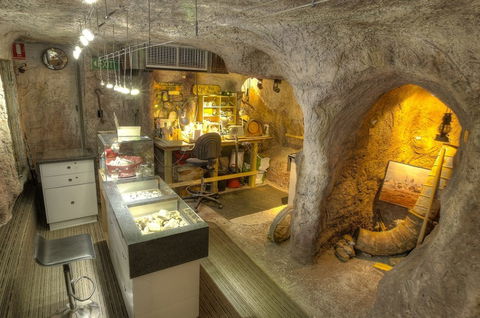 Unique Opal And Diamond Mine  - The Underground Opal Mine - ACT Tourism 1