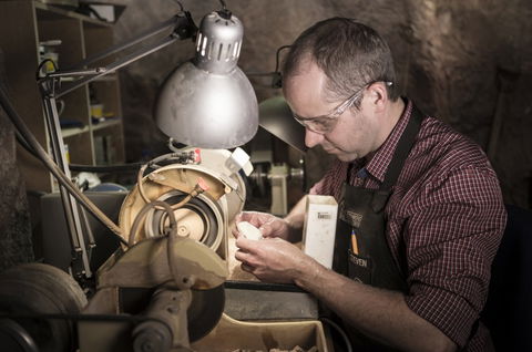 Unique Opal And Diamond Mine  - The Underground Opal Mine - ACT Tourism 6