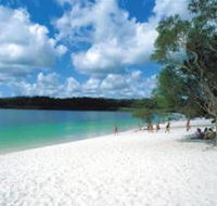 Lake McKenzie - ACT Tourism