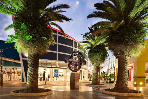 Harbour Town Outlet Shopping Centre - ACT Tourism 0