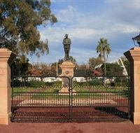 Dalby War Memorial and Gates - ACT Tourism
